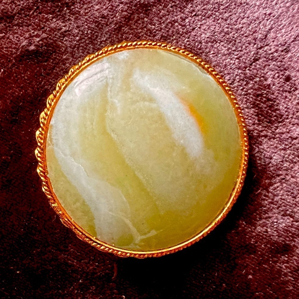 Vintage Green with gold oval cameo agate Onyx Brooch stamped italy